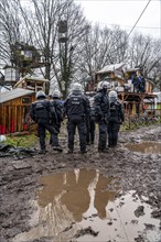 2nd day of the clearing of the hamlet Lützerath, by the police, of tree houses and huts, of climate