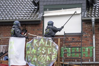 2nd day of the eviction of the Lützerath hamlet, occupied buildings of the former farm, by climate