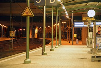 Europe, Germany, Hamburg, Harburg, railway station at night, deserted platform, Hamburg, Hamburg,