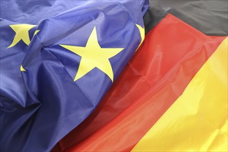 Symbolic image of the German and European flags