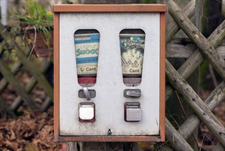 Chewing gum vending machine from the 1950s, Bavaria, Germany, Europe