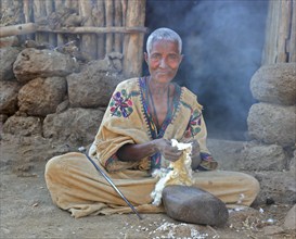 Amhara region, woman sitting on the ground working, plucking cotton, Ethiopia, Africa