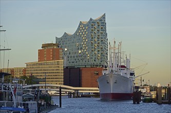 Germany, Hamburg, HafenCity, view to Elbe Philharmonic Hall, Hamburg's new concert hall, glass