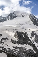 Glaciated mountain peak Großer Möseler, glacier Furtschaglkees, Berliner Höhenweg, Zillertal Alps,