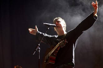 Vincent Waizenegger, singer of the band Provinz at the Highfield Festival on Friday, Störmthaler