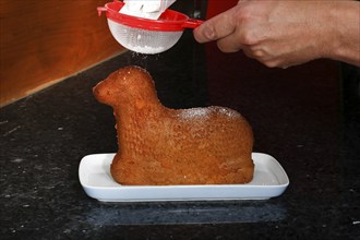 Swabian cuisine, baking, preparation of Easter lamb, baked dough dusted with icing sugar, sweet