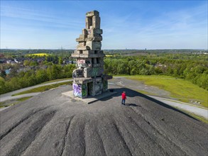 Rheinelbe spoil tip in Gelsenkirchen, 100 metre high spoil tip, landscape park, with the sculpture