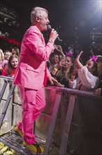 Roß Antony with audience at the Schlagernacht des Jahres live on Das Original Tour in the Berlin