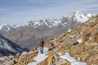 Mountaineer in autumnal mountain landscape, mountain panorama in autumn with summit Wildspitze,