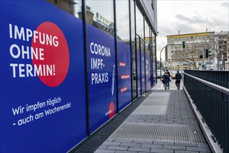 Corona test centre and vaccination centre, in the city centre at the main railway station, Essen,