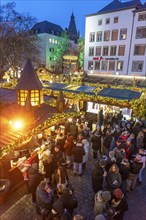 Christmas market on the Heumarkt in the old town of Cologne, Cologne Cathedral, Sunday shopping in