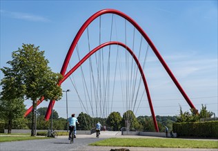 Nordsternpark, former Nordstern colliery site, Emscherpark cycle path, double arch bridge over the