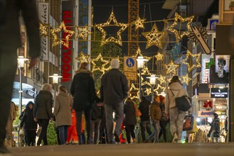 Pre-Christmas period, Christmas market in the city centre of Essen, Kettwiger Straße, North