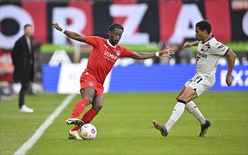 Omar Traoré 1. FC Heidenheim 1846 FCH (23) in a tackle, action, against Amine Adli Bayer 04