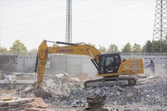 Demolition of the old shopping centre in Dresden-Nickern by the investor Krieger. The new building