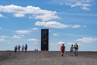 Hiker, Spaziergänger, sculpture by Richard Serra, Bramme for the Ruhr area on the Schurenbach spoil