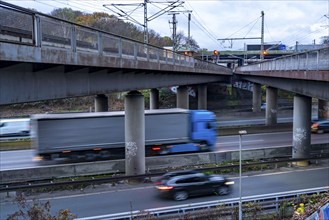 The Kaiserberg motorway junction, A40 motorway, Ruhr expressway, crosses the A3, bridge landscape,