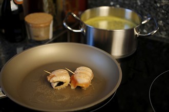 Southern German cuisine, preparation of sorrel soup with char, frying raw char fillets in a pan,