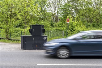 Semi-stationary speed camera on the B227, Hattinger Straße, used by the city of Gelsenkirchen,