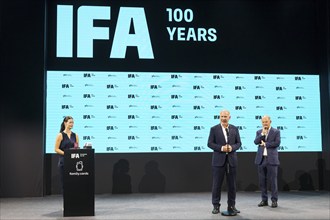 Kai Wegner (Governing Mayor of Berlin, CDU) gives a press statement after the press tour of the IFA