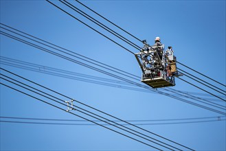 Construction of a new line route, 380 KV extra-high-voltage line between Osterath and Gohr, near