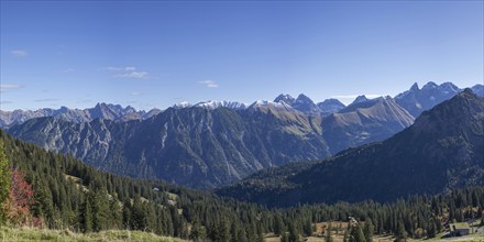 Autumn in the Allgäu, mountain panorama from Fellhorn 2037m, on Höfats, 2259m, Öfnerspitze, 2576m,