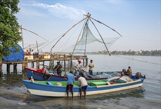 Chinese fishing nets, Fort Kochi, Cochin, Kerala, India, Asia