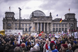 150, 000 people gather around the Bundestag in Berlin to build a human wall against the shift to