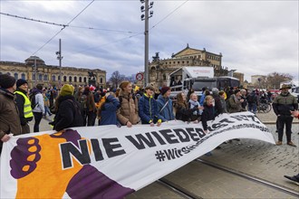 160 organisations and initiatives demonstrated against the right in Dresden on Saturday. Around 10,