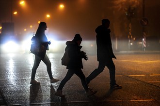 Pedestrian, darkness, city centre traffic, Rüttenscheider Straße, pedestrian crossing, traffic