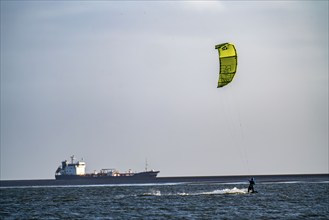 Kitesurfer, Borkum, island, East Frisia, winter, season, autumn, Lower Saxony, Germany, Europe