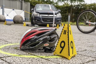 Re-enacted, fatal, accident with a car and a cyclist, at the North Rhine-Westphalia police,