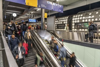 Station, RRX regional express train on platform, passengers, Essen, North Rhine-Westphalia,