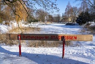 Winter weather in the Ruhr area, Stadtgarten Essen, municipal park in the city centre,