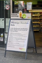 Effects of the coronavirus crisis, empty shopping street, notice at a food market, Hohe Straße in