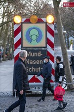 Sign, illuminated sign, on the obligation to wear a mask, shopping street Westenhellweg, shopping