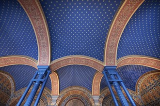 Preserved ceiling vault in the vestibule of the former synagogue, built in 1883, destroyed by the