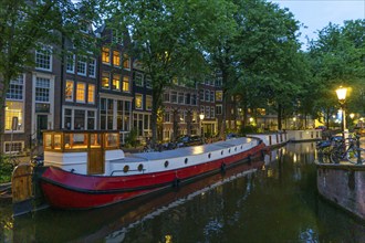 Amsterdam city centre, canal belt, Raamgracht, old houses, houseboats, Amsterdam, Netherlands