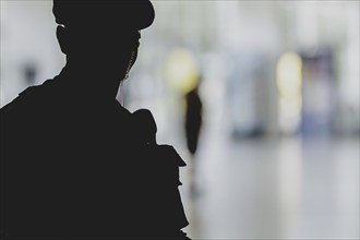 A police officer of the Federal Police at Ostbahnhof in Berlin, 15/08/2024