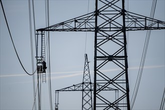 Construction of a new line route, 380 KV extra-high voltage line between Osterath and Gohr, near