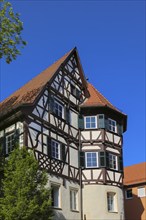 Building ensemble Münsingen Castle, today's vehicle registration authority, roof tiles, windows,