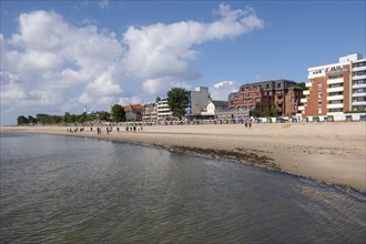 People doing early morning sports on the beach, North Sea coast, Wyk, Föhr, North Sea island, North