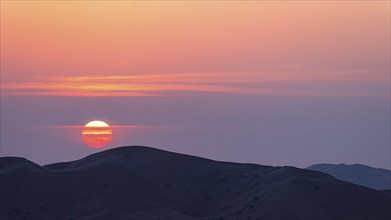 Sunrise over the sand dunes in the Rub al Khali desert, Dhofar province, Arabian Peninsula,