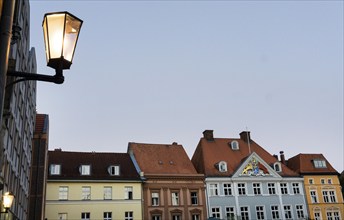 A lantern shines on the market square in Stralsund, 12/09/2016