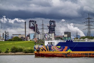 Thyssenkrupp Steel steelworks in Duisburg-Bruckhausen, blast furnaces 8 and 9, tanker Onion from