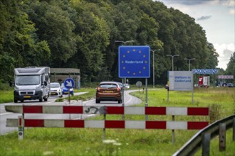 Green border, border crossing without controls, near Kranenburg, federal road B9, in NL N325, from