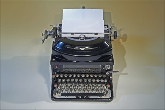 Old mechanical typewriter, Continental brand, hiker-Werke in Siegmar-Schönau, with silencer, 1930s