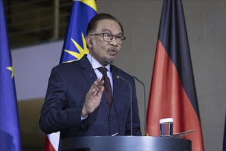 Federal Chancellor Olaf Scholz (SPD) with Anwar Ibrahim, Prime Minister of Malaysia, at a press