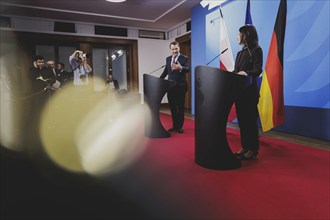 (R-L) Annalena Bärbock (Alliance 90/The Greens), Federal Foreign Minister, and Radoslaw Sikorski,