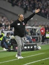 Coach Frank Schmidt 1. FC Heidenheim 1846 FCH on the sidelines, gestures, gesture, TV camera,